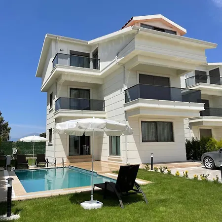 Vilă Serenitygardenholiday 8