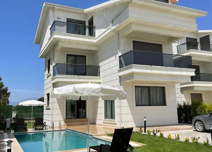 别墅 Serenitygardenholiday 8